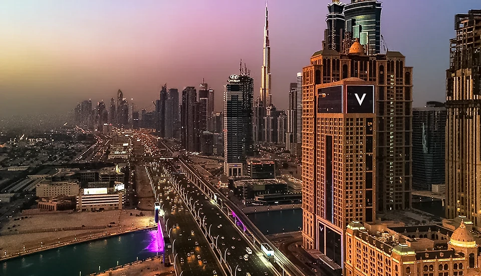 وی هتل دبی کیوریو کالکشن با هیلتون